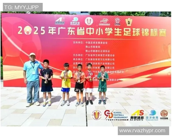 广州足球队在最新足球状态排行榜中荣登第六名展现强劲实力与潜力